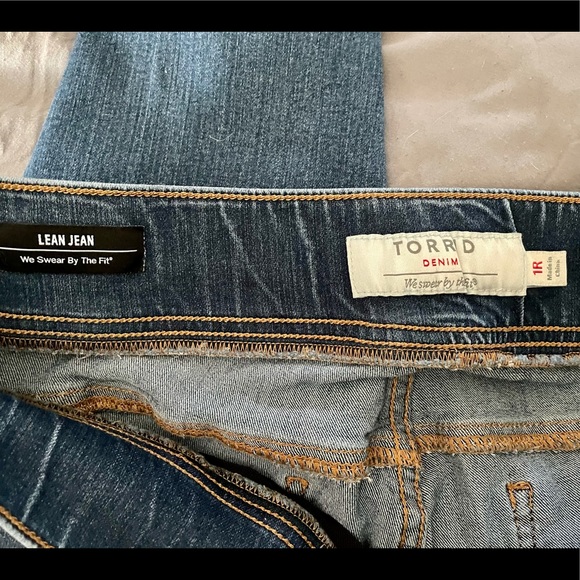 Torrid medium wash Lean Jean sz 1R 👖 - Picture 4 of 6